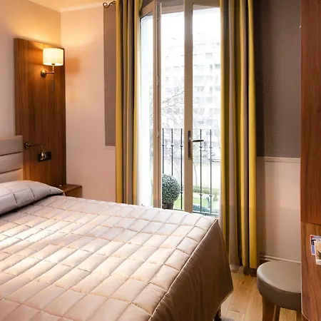 De La Tour Eiffel Hotel