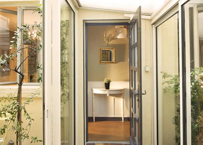 De La Tour Eiffel Hotel