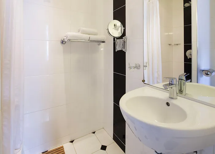 De La Tour Eiffel Hotel