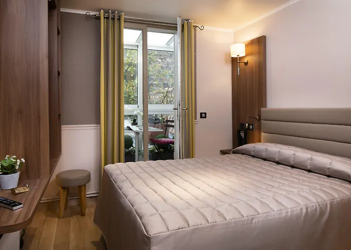 De La Tour Eiffel 2*