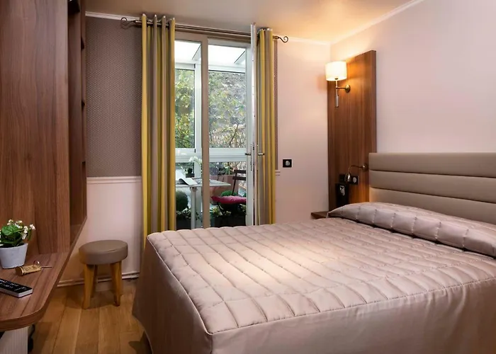 De La Tour Eiffel 2* Parigi