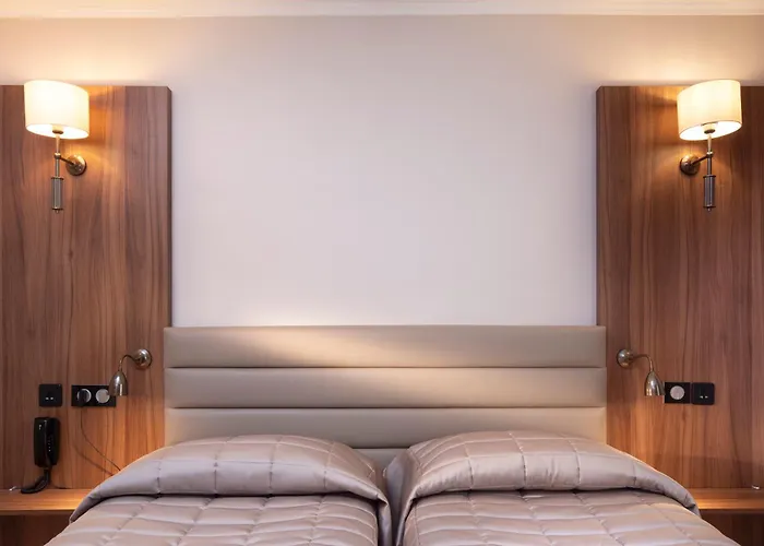 De La Tour Eiffel 2*