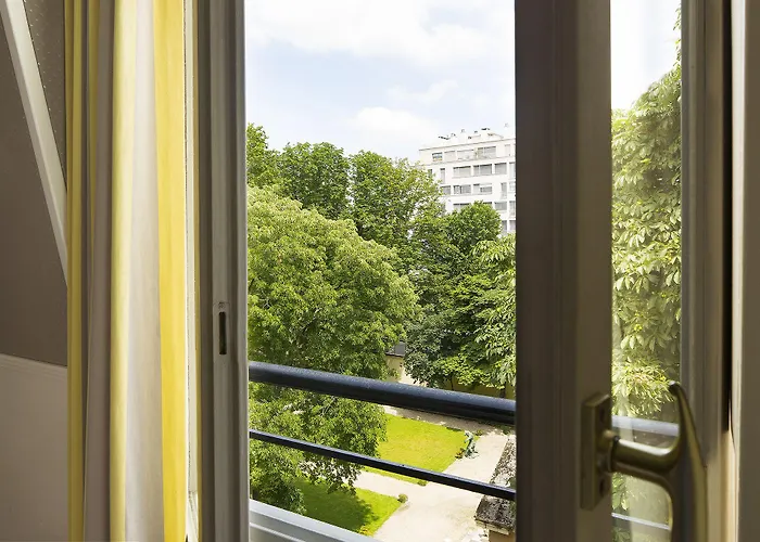 Отель De La Tour Eiffel Париж