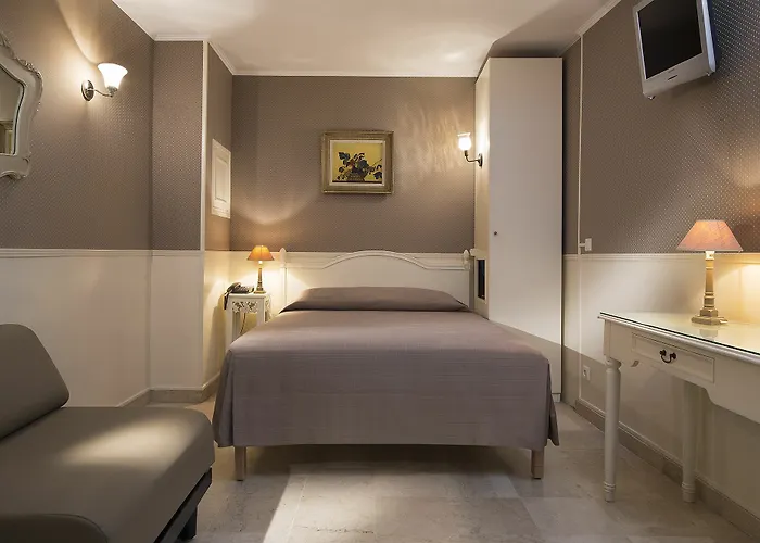 Hotel De La Tour Eiffel Paris